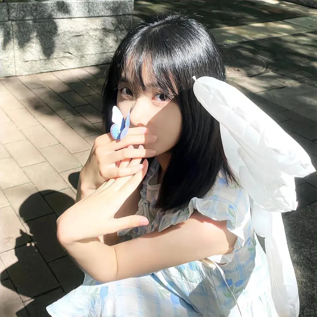 岗上花开海报